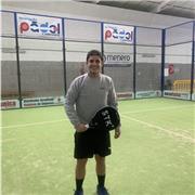 Entrenador de tenis y pádel con más de 10 años de experiencia en todos los niveles